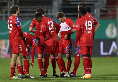 Bayern Múnich cayó en penales 6-5 con el Holstein Kiel de la segunda división, y quedó eliminado de la Copa de Alemania. (AP)