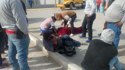 El hombre que manejaba la moto terminó con la pierna destrozada.