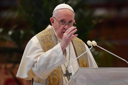 El Papa Francisco recibió la primera inyección de la vacuna contra el coronavirus el jueves. (ARCHIVO)