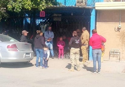 Estaban a punto de entregar unos préstamos del Banco Compartamos, cuando llegaron dos sujetos a bordo de un taxi y sometieron con un arma de fuego a la persona que tenía el efectivo para luego retirarse rápidamente. (EL SIGLO DE TORREÓN)