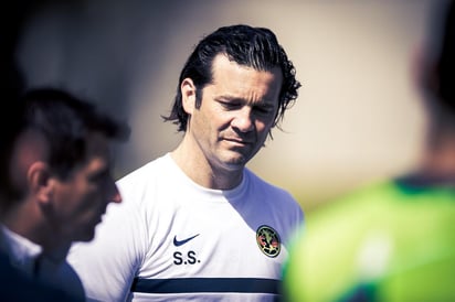 El argentino Santiago Solari, entrenador de las Águilas del América del fútbol mexicano, aseguró este viernes que en cinco partidos, cuando se dispute la sexta jornada del Clausura 2021, el equipo capitalino tendrá adoptado su estilo de juego. (ESPECIAL) 