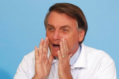 Twitter tildó este viernes como 'potencialmente perjudicial' por su 'información engañosa' una publicación subida por el presidente brasileño, Jair Bolsonaro, en la que el mandatario defiende el 'tratamiento precoz' contra la COVID-19 pese a la falta de evidencia científica. (ESPECIAL)
