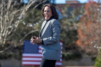 La vicepresidenta electa de EUA, Kamala Harris, jurará su cargo el próximo miércoles con la ayuda de la jueza Sonia Sotomayor, la primera magistrada hispana del Tribunal Supremo estadounidense, informó este sábado un asesor de la compañera de fórmula de Joe Biden. (ESPECIAL)