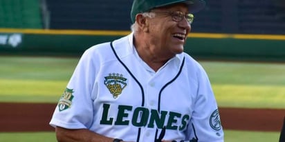  El jugador de cuadro William Berzunza, miembro del Salón de la Fama del béisbol mexicano por sus actuaciones en el siglo pasado, falleció este sábado a los 84 años víctima de añejas dolencias (ESPECIAL)
