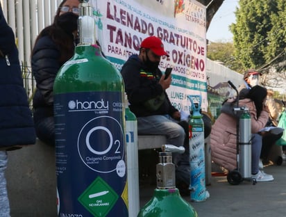 Desde el inicio de la pandemia en México han sido estudiados 4,100,111 pacientes, con un índice de positividad del 45 %. (ARCHIVO) 