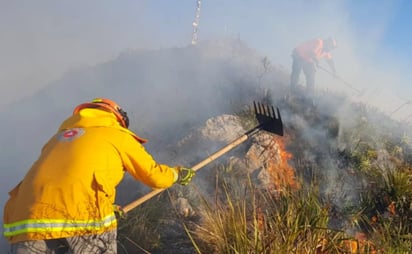 Protección Civil de Nuevo León informó que este domingo por la tarde fue reportado un incendio forestal en el Pico Norte del Cerro de la Silla, en el municipio de Ciudad Guadalupe. (ESPECIAL)