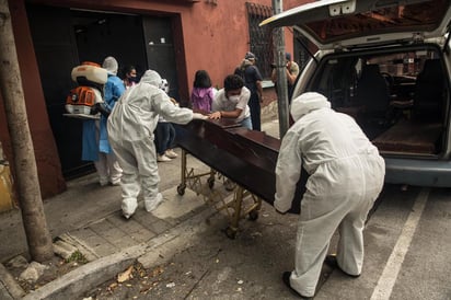 Cuerpos de seguridad, así como trabajadores de funerarias serán vacunas en primera línea.