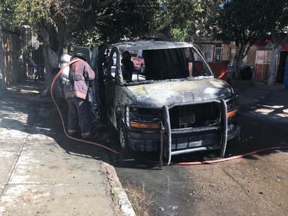 Los hechos se registraron cerca de las 11:30 horas en el cruce de la calle Cuautitlán y calzada Nezahualcóyotl de dicho sector habitacional.
(EL SIGLO DE TORREÓN)