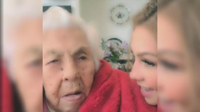 Como se dio a conocer este fin de semana, doña Eva Mange Marquez, abuelita de Thalía y Laura Zapata, tuvo una merma en su salud, lo cual la ha dejado en una situación complicada a sus 103 años de edad, los cuales cumplió este lunes. (INSTAGRAM)               