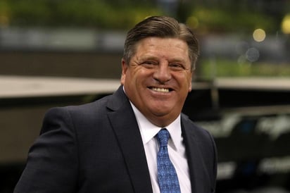 Después de dejar de ser técnico del América y no colocarse en un equipo para dirigir en el Guardianes 2021, Miguel Herrera comenzó con una nueva faceta, y es que al terminar la segunda fecha del torneo de la Liga MX debutó con su análisis 'La Opinión del Piojo'. (ESPECIAL)