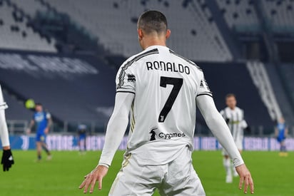 Cristiano Ronaldo, anotó la tarde de este miércoles el gol que lo convierte en el máximo goleador en la historia del futbol profesional. (ARCHIVO)
