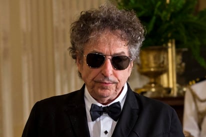 Bob Dylan ha sido demandado por la viuda del que fuera su puntual colaborador Jacques Levy al considerar que sus herederos no han sido compensados de manera justa tras la reciente venta del catálogo de canciones del autor de Blowin' In The Wind a Universal Music Group por unos 250 millones de euros.  (ARCHIVO) 