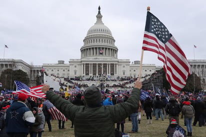 Un latino del sur de Florida identificado como Samuel Camargo fue arrestado y enfrenta cargos criminales por el ataque al Capitolio perpetrado por seguidores del expresidente Donald Trump, ocurrido el pasado 6 de enero. (ARCHIVO)