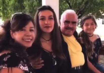 Polémica. La joven que aparece en el video dio su versión de los hechos ocurridos con el cantante Vicente Fernández. 