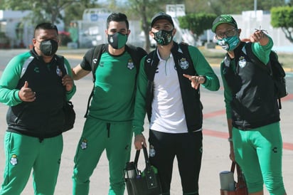 Las publicaciones de ambos equipos desataron diversos comentarios entre internautas (@CLUBSANTOS) 