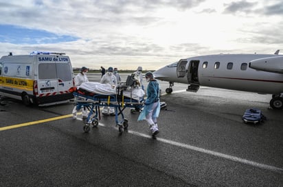 Los ingresos hospitalarios en Francia relacionados con el coronavirus aumentaron exponencialmente en las últimas 24 horas, cuando se registraron 1,861 admisiones, más de 270 en unidades de cuidados intensivos, según cifraron este viernes las autoridades sanitarias. (ARCHIVO) 