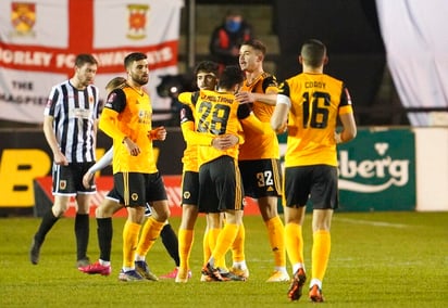 El Wolverhampton se clasificó para los octavos de final de la FA Cup tras vencer este viernes por un ajustado 1-0 al Chorley, de la sexta división inglesa, en el partido correspondiente a los dieciseisavos de final de la FA Cup. (AGENCIAS / AP)