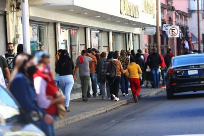 Con el comercio informal creció también el manejo de efectivo.