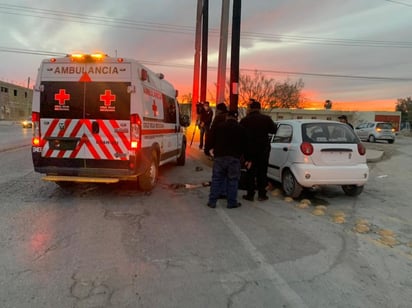 El vehículo siniestrado es un Chevrolet Matiz color blanco modelo 2007, el cual portaba placas de circulación del estado de Coahuila.