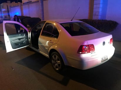 El automóvil señalado como responsable es un Volkswagen Jetta, color blanco, modelo 2008, el cual era conducido por una femenina de 28 años de edad que se identificó como Flor.
(EL SIGLO DE TORREÓN)