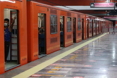 El Sistema de Transporte Colectivo (STC) Metro iniciará mañana lunes la operación de la Línea 1, que va de Observatorio a Pantitlán, con 10 de sus 30 trenes, esto tras el incendio de un transformador en la subestación Buen Tono. (ARCHIVO)