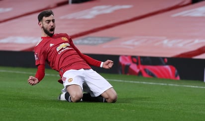 Bruno Fernandes celebra tras marcar el gol del triunfo. (AP)