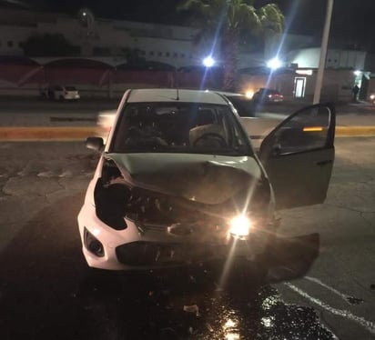 El percance vial sucedió alrededor de las 10:30 de la noche del domingo, sobre la calzada Carlos Herrera, frente al Mercado de Abastos.
(EL SIGLO DE TORREÓN)