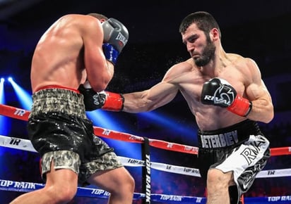 El invicto campeón Semicompleto del Consejo Mundial de Boxeo (WBC, por sus siglas en inglés), el ruso Artur Beterbiev, defenderá su título contra el alemán, Adam Deines, el próximo sábado 20 de marzo, en el Megasport Arena, de Moscú, Rusia. (ARCHIVO)