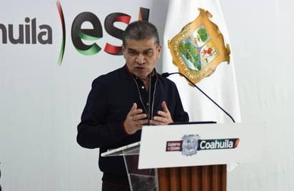 “Esto no va a terminar”, admitió este lunes el gobernador de Coahuila, Miguel Riquelme, sobre la pandemia del COVID-19 y su impacto en la población de la entidad y el país, señaló que el proceso de vacunación federal no tiene aún la cobertura y velocidad suficientes y que los contagios entre la ciudadanía siguen sin control en muchos puntos de México. (JESÚS GALINDO)