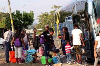 Derivado de una queja presentada vía telefónica, la Comisión de Derechos Humanos del Estado de Coahuila (CDHEC), se realizó una inspección en las instalaciones de la delegación del Instituto Nacional de Migración (INM) en Piedras Negras, que no cumplen con los protocolos de sanidad para evitar contagios de COVID-19. (ARCHIVO)