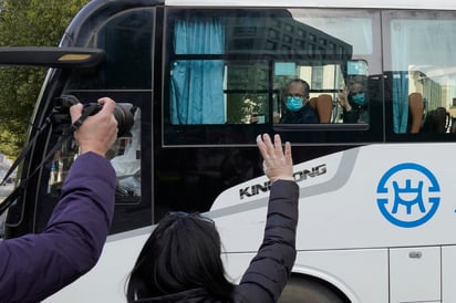 China y la organización de salud internacional no ofrecieron ningún detalle sobre la hora en que iban a concluir su cuarentena. (AP) 