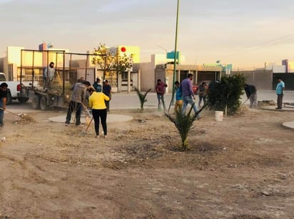 La jornada de limpieza por el Día Mundial de la Educación Ambiental se llevó a cabo en el fraccionamiento Paraíso. (EL SIGLO DE TORREÓN) 