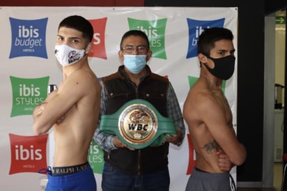 El mexicano e ídolo local, Bryan “Latino” Acosta (14-0-0, 7 KO’s), arriesgará, por primera vez, el campeonato Fecarbox Pluma CMB, ante el poderoso tijuanense Pablo “Diamante” Robles (14-1-0, 9 KO’s), en la estelar de una función que se realizara este mismo viernes, 29 de enero, en Jardines del Pedregal en Hermosillo, Sonora. (ESPECIAL)