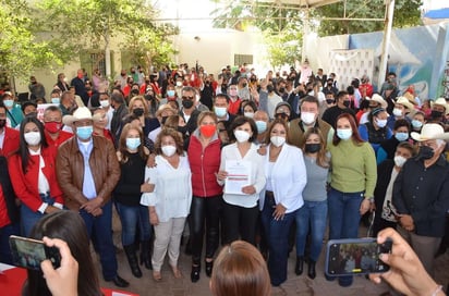 Rocío Rebollo Mendoza es la candidata de unidad del PRI, PAN y PRD (Alianza Va Por Durango) para contender por el Distrito 02 Federal. Este viernes registró como candidata ante la Comisión Estatal de Asuntos Internos en las instalaciones del PRI en Gómez Palacio. (DIANA GONZÁLEZ)