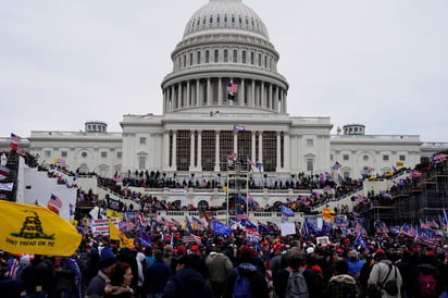 Michael Stepakoff, un rabino de Florida (EUA), fue detenido este viernes por su participación en el asalto al Capitolio en Washington que perpetraron seguidores del expresidente Donald Trump el pasado 6 de enero. (ESPECIAL)