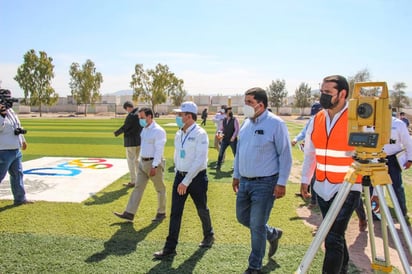 Autoridades municipales y del Estado realizaron un recorrido de supervisión de las diversas obras que se realizan en Lerdo. (GUADALUPE MIRANDA)