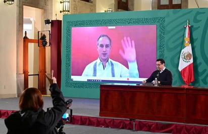 Hugo López-Gatell, subsecretario de Prevención y Promoción de la Salud, informó que la salud del presidente Andrés Manuel López Obrador, quien dio positivo a COVID-19 el pasado domingo, se mantiene con síntomas mínimos, estable y, aseguró, no ha parado de trabajar. (EFE)