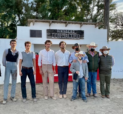 Ganaderos brindan la oportunidad a Gilio para aprender desde el campo bravo. 