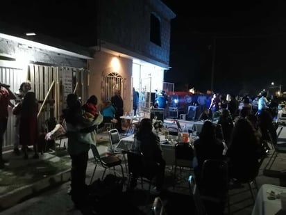 La Dirección de Inspección y Verificación municipal acudió a dispersar la celebración masiva en la colonia Villas La Merced. (CORTESÍA)