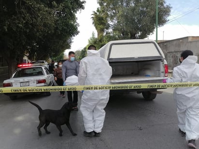 Vecinos de don Sotero Sánchez, quien el sábado pasado perdiera la vida y que su perro fiel permaneciera a su lado, gestionaron para ofrecerle una sepultura digna al no ser originario de esta ciudad. (EL SIGLO DE TORREÓN)