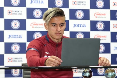 Agradecido por recibir una oportunidad en el Cruz Azul, Alexis Peña prometió que sus indisciplinas quedaron atrás y que volverá a su mejor versión, misma que lo llevó en su momento al Guadalajara. (ESPECIAL / CRUZ AZUL)