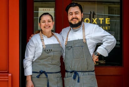 'Un día lograrán la estrella', es lo que colegas y amigos le decían a Enrique Casarrubias antes de lograr su primera estrella Michelin con Oxte, su restaurante que abrió en enero del 2018 cerca del Arco del Triunfo en la calle Troyon. (El Universal) 