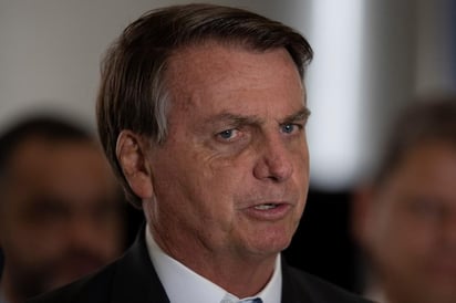 El presidente brasileño, Jair Bolsonaro, afirmó este jueves que no le teme 'al pueblo armado', pues 'impide que un gobernante se convierta en dictador', y anticipó que prepara nuevas medidas en favor del acceso de los civiles al armamento. (ARCHIVO) 