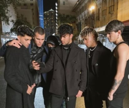 CNCO es una de las boybands que actualmente tienen mayor popularidad en la escena latina, no obstante confiesan que saben que nada de eso hubiese sido posible sin el apoyo de Ricky Martin, quien de no haberse fijado en cada uno de ellos hoy ellos aún seguirían en el anonimato. (Especial) 