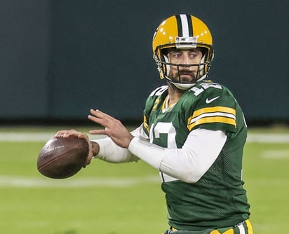 Aaron Rodgers lanzó 48 pases de anotación y tuvo 5 intercepciones.