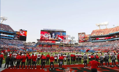 Previo al lanzamiento del volado para el inicio del Super Bowl LV entre los Chiefs de Kansas City y los Buccaneers de Tampa Bay, la NFL sorprendió a todos los aficionados que asistieron al estadio Raymond James al mostrar al mítico coach Vince Lombardi. (ESPECIAL)