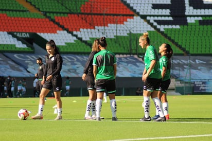 Aunque todavía tienen un duelo pendiente ante el Puebla, las laguneras no quieren rezagarse en tabla de posiciones. (CORTESÍA SANTOS FEMENIL)