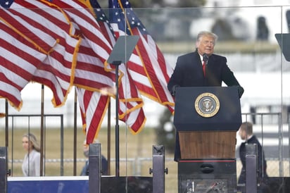 El segundo juicio político, conocido en Estados Unidos como 'impeachment', al expresidente Donald Trump arrancó este martes en un Senado totalmente dividido, por lo que difícilmente será condenado por su responsabilidad en el asalto al Capitolio. (ARCHIVO) 