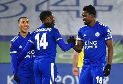 Un gol de Kelechi Iheanacho en el minuto 94 metió al Leicester City en los cuartos de final de la FA Cup al eliminar al Brighton & Hove Albion (1-0). (AP)
