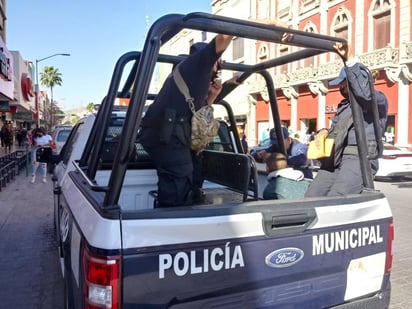 Fue capturado por elementos de la Policía Municipal antes que lograra escapar. (EL SIGLO DE TORREÓN)